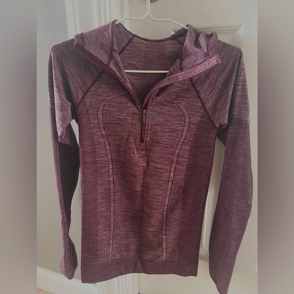 Lululemon half zip long sleeves size 4